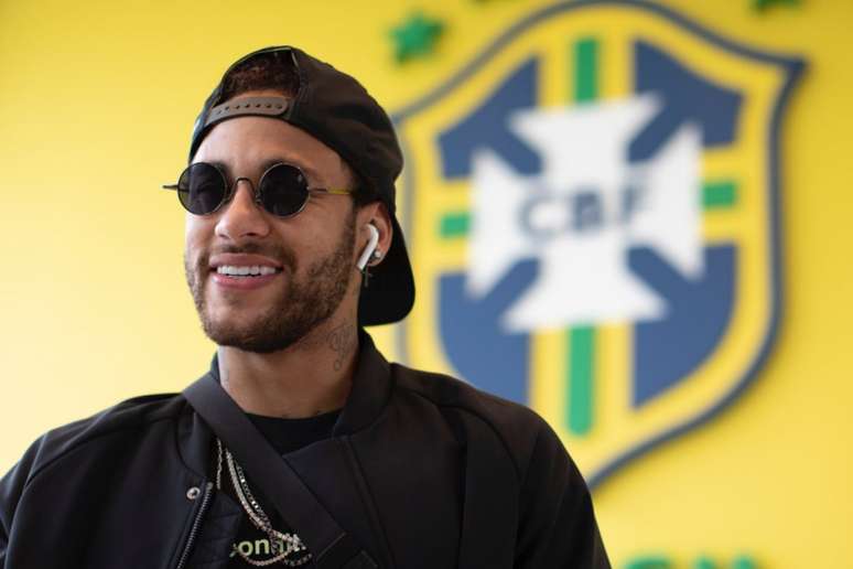 Neymar em sua chegada (Foto: Pedro Martins / MoWA Press)
