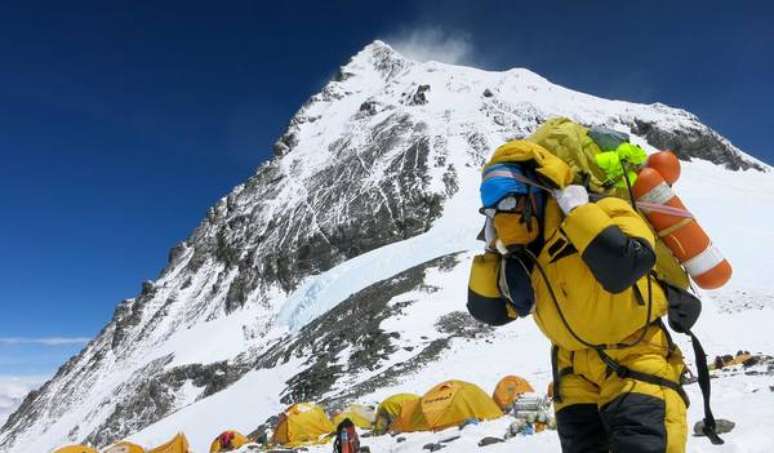 Superlotação no Monte Everest provoca mortes e polêmicas