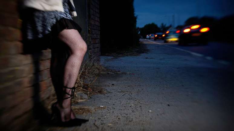 Em muitos países a prostituição é considerada ilegal; no Brasil, é uma ocupação profissional reconhecida pelo Ministério do Trabalho