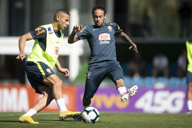 Neymar e Richarlison participaram das atividades (Foto: Lucas Figueiredo/CBF)