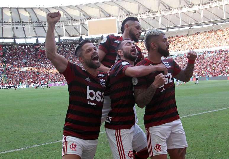 Flamengo sofre, mas consegue vencer a equipe mista do Athletico-PR de virada por 3 a 2 no Maracanã