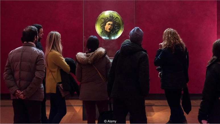 Um visitante da Galeria Uffizi de Florença desmaiou com a 'Medusa' de Caravaggio