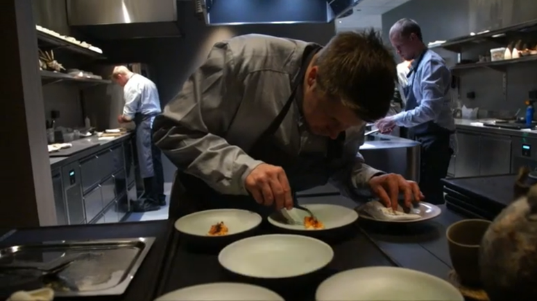 O chef Nicolai Ellitsgaard trabalhou por mais de um ano na concep&ccedil;&atilde;o do card&aacute;pio