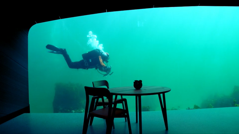 Atrav&eacute;s da pesquisa, gastronomia e arquitetura, o Under busca aproximar o ser humano do ecossistema marinho