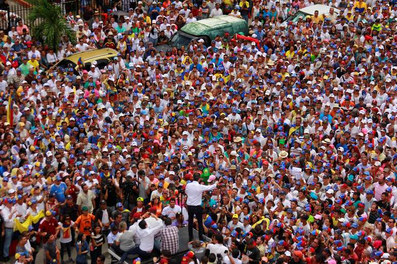 Líder da oposição venezuelana, Juan Guaidó, participa de protesto em Barquisimeto
26/05/2019
REUTERS/Jesus Hernandez