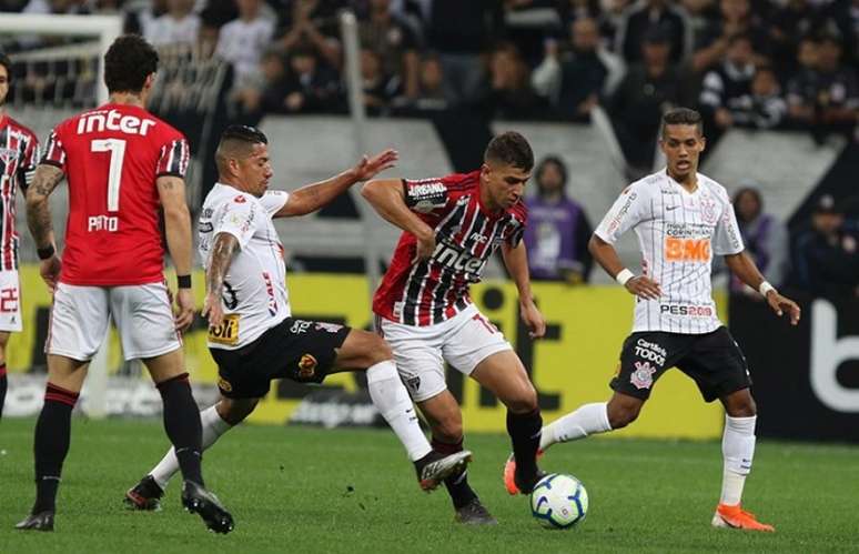 São Paulo caiu mais uma vez em Itaquera (Foto: Rubens Chiri/saopaulofc.net)