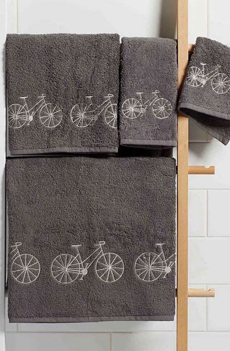 7. O jogo de toalhas bordadas é sempre a melhor opção para criar ambientes harmônicos – Foto: Pinterest