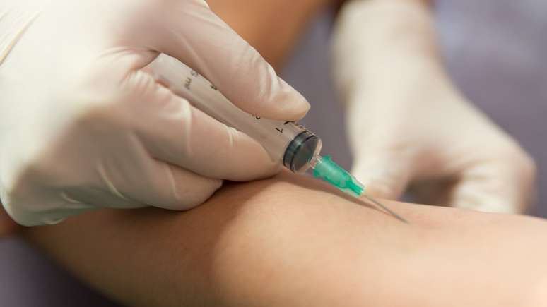 '&Eacute; uma paranoia. A pessoa fica inconsequente', diz Juliano que faz exames mensais para ter certeza que n&atilde;o foi infectado