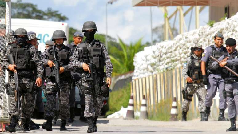 Nessa segunda, policiais encontraram 40 mortos em quatro presídios de Manaus; no domingo, outras 15 pessoas foram mortas