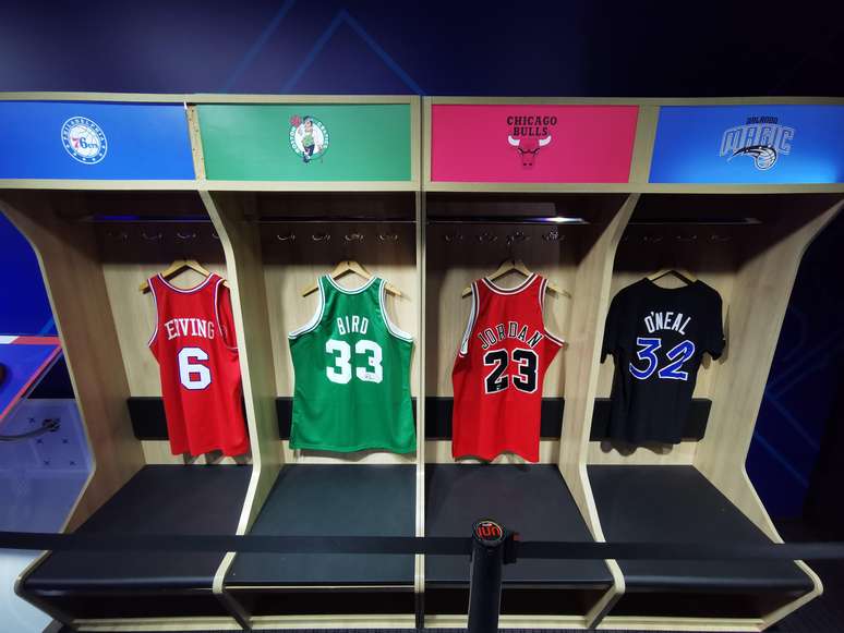 Camisas de jogadores que serão expostas na NBA House