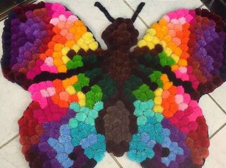 27. Como fazer tapete de pompom parecer uma obra de arte. Fonte: Pinterest