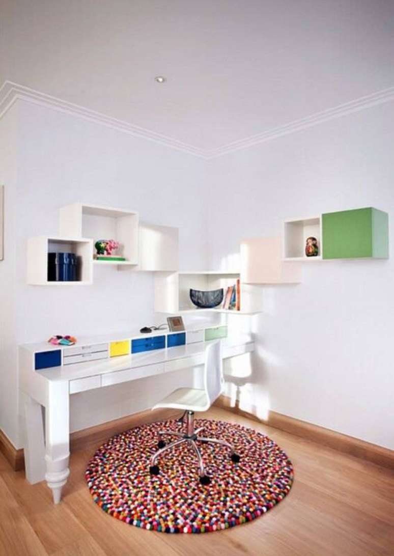 11. Veja como fazer tapete de pompom para o seu home office pode ficar lindo. Fonte: Pinterest