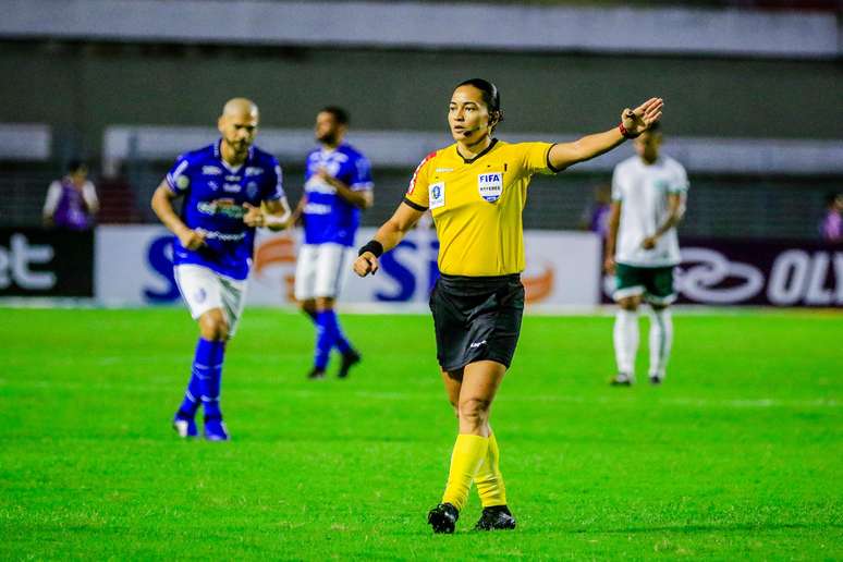 A árbitra Edina Batista (PR) atuou na partida entre CSA e Goiás, válida pela sexta rodada do Campeonato Brasileiro 2019