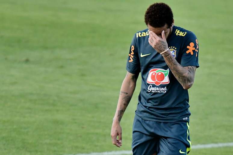 Neymar durante treino da Seleção Brasileira