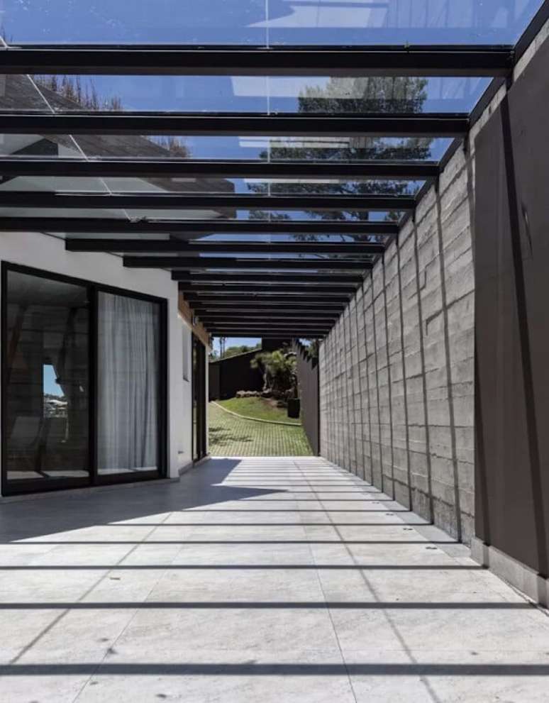 20. Piso para garagem do tipo de cer&acirc;mico. Fonte: Pinterest