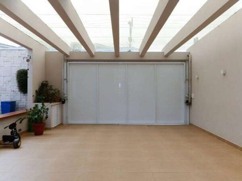 56. Piso para garagem feito de cer&acirc;mica. Fonte: Pinterest