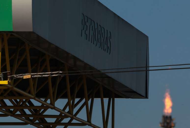 Entrada de refinaria da Petrobras em Canoas, Brasil
02/05/2019
REUTERS/Diego Vara