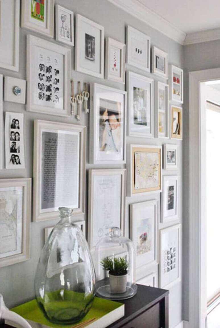 53. Dicas de decoração para casa com parede repleta de quadrinhos – Foto: Young House Love