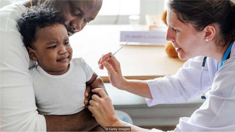 Muitas vacinas são sintetizadas usando-se células de levedura para se produzir moléculas complexas