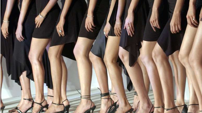 Finalistas de concurso de beleza indiano em 2005; pa&iacute;s tem boom de produtos que prometem clarear a pele como forma de melhorar vida pessoal e profissional