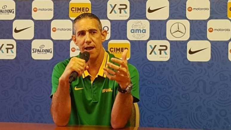 José Neto foi apresentado como técnico da seleção feminina de basquete