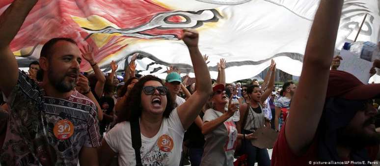 Em Brasília, manifestantes se reuniram na praça do Museu Nacional da República