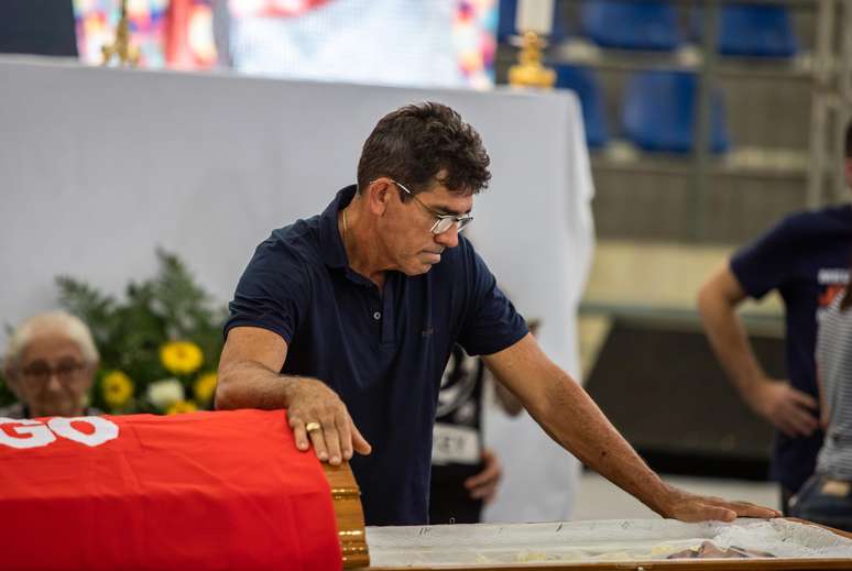 Wesley Safadão homenageia Gabriel Diniz em show com a presença do pai do  artista