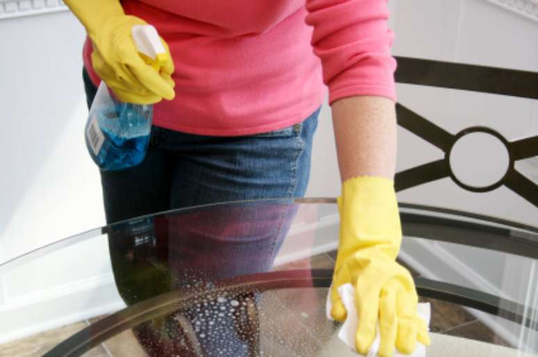 7. Agora você já sabe como limpar vidros de mesa engordurados. Fonte: Pinterest
