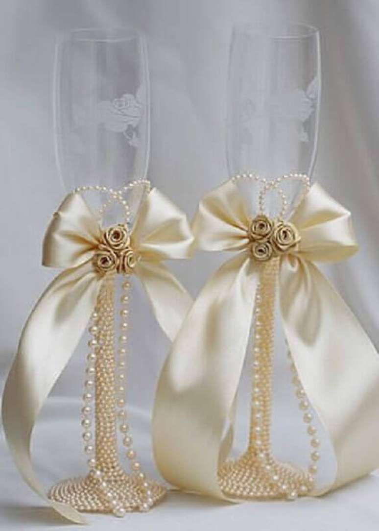 61. Personalize as taças que o casal irá usar durante a festa bodas de pérola – Foto: Blog La Pequetita