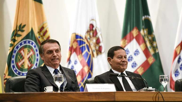 Diplomatas e especialistas dizem que posição do Brasil sobre minorias e meio ambiente pode impedir que o país seja convidado a participar de debates em foros internacionais