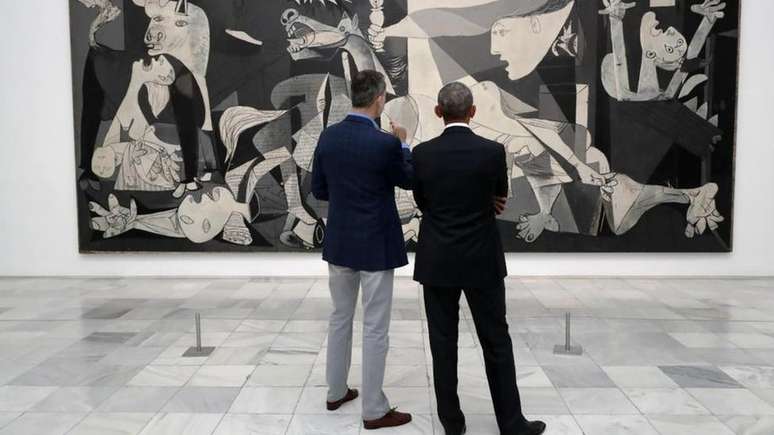 Durante viagem a Espanha, Obama visitou o Museu Reina Sofía, acompanhado do rei Felipe VI da Espanha