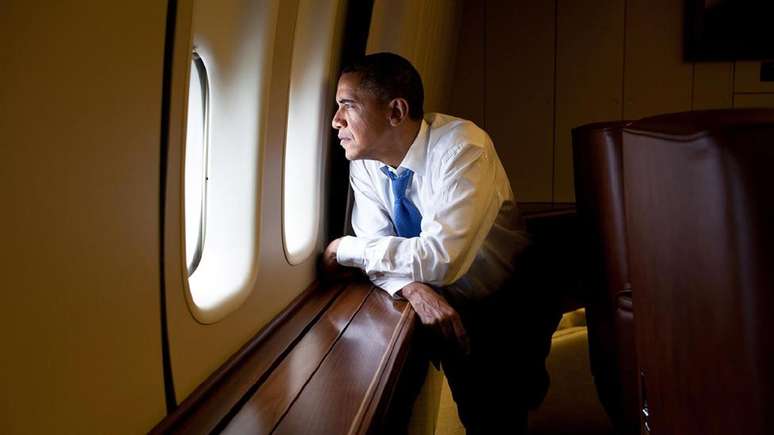 Barack Obama sobrevoando Cuba