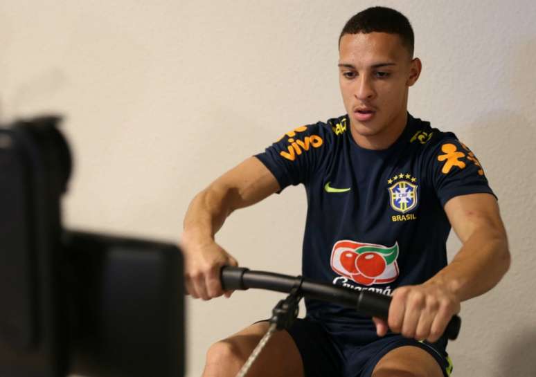 Antony viajou na segunda-feira para se juntar à Seleção Brasileira - FOTO: Divulgação/CBF
