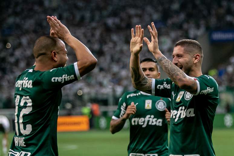 Comemoração do gol de Zé Rafael, do Palmeiras, na partida contra o Sampaio Corrêa, válida pelas oitavas de final da Copa do Brasil, no Allianz Parque, na zona oeste de São Paulo, nesta quinta-feira (30).