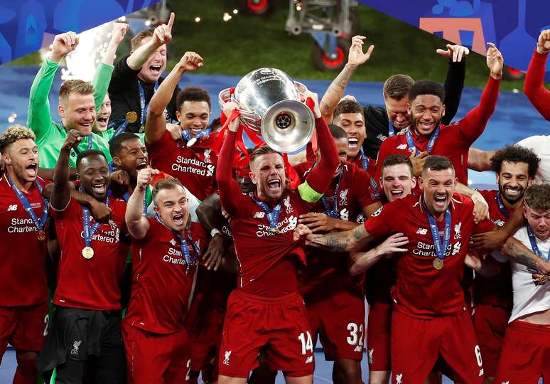 Jordan Henderson levanta o troféu da Liga dos Campeões; é a sexta vez que time vence competição