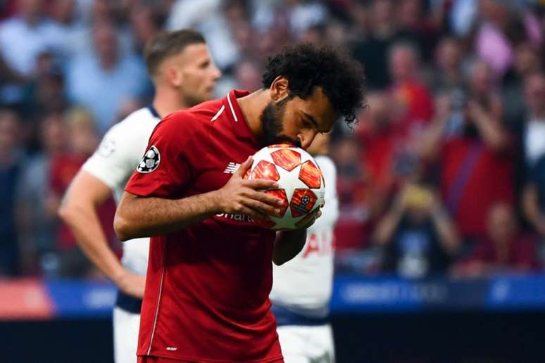 Salah abriu o caminho para o título do Liverpool, neste sábado (Foto: GABRIEL BOUYS / AFP)