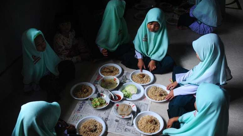 O compartilhamento de comida &eacute; comum em v&aacute;rias religi&otilde;es antigas - e pode refletir algumas preocupa&ccedil;&otilde;es pr&eacute;-hist&oacute;ricas