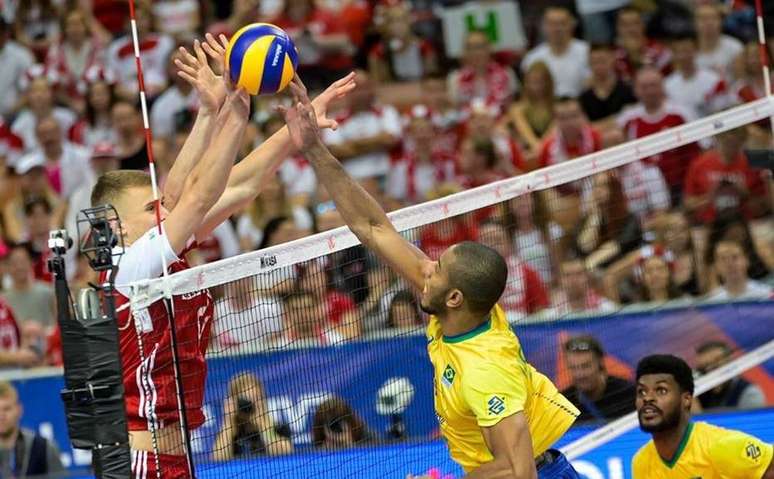 Em boa atuação do cubano naturalizado brasileiro Leal, o Brasil derrotou a Polônia por 3 sets a 1 e continua com 100% de aproveitamento na Liga das Nações