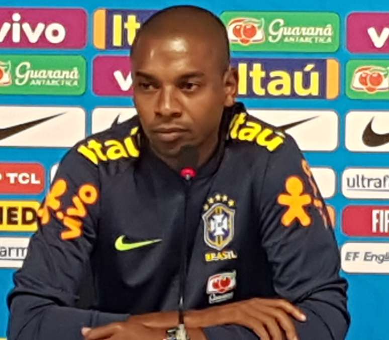 Fernandinho disse que o &#034;grupo está 100% com Neymar&#034;