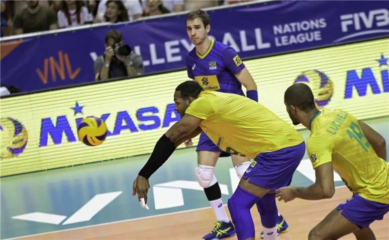 Leal foi titular mais uma vez (FIVB Divulgação)