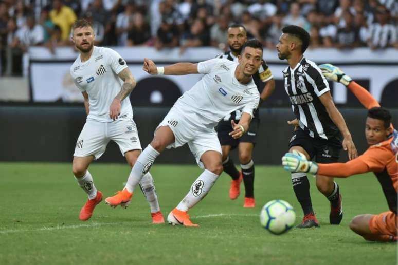 Uribe foi a principal novidade no time do técnico Jorge Sampaoli (Foto: Ivan Storti)