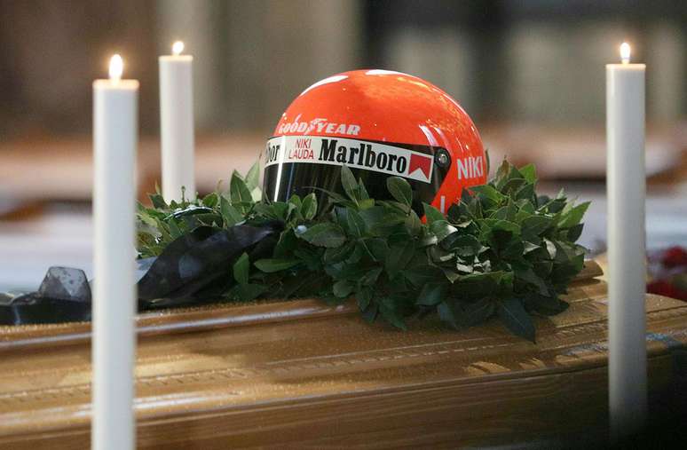 Explicada a ausência de Vettel no funeral de Lauda