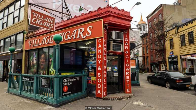 O Tri&acirc;ngulo de Hess est&aacute; localizado na cal&ccedil;ada de uma tabacaria no bairro Greenwich Village