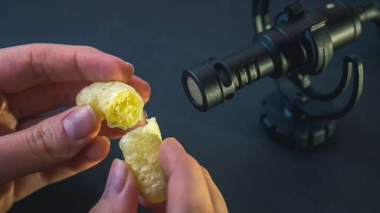 O cheiro e o gosto da comida s&atilde;o importantes, mas os 'mukbangers' entendem o apelo dos sons