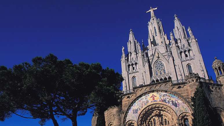 O Templo do Sagrado Cora&ccedil;&atilde;o, imponente sobre Barcelona, &eacute; dedicado &agrave; expia&ccedil;&atilde;o dos pecados
