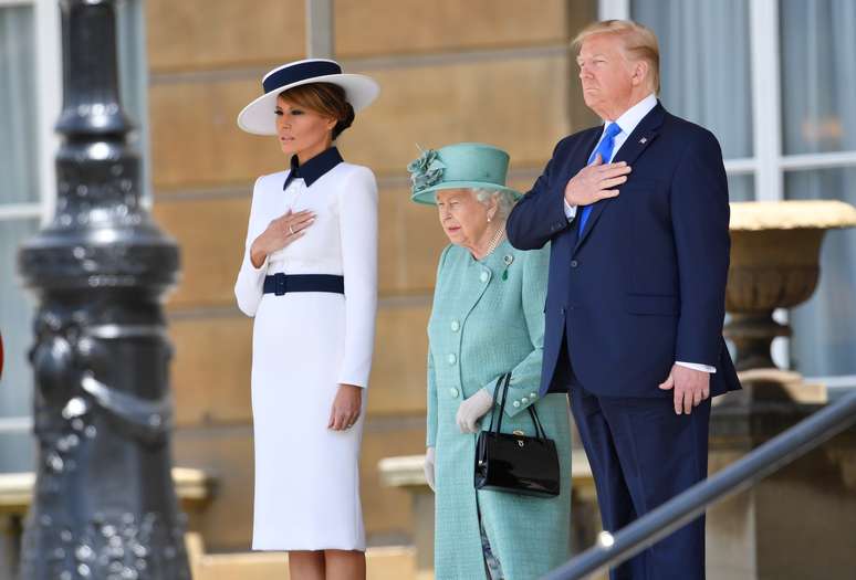 Presidente dos EUA, Donald Trump, e primeira-dama, Melania Trump, são recebidas pela rainha Elizabeth 2ª no Palácio de Buckingham
03/06/2019 REUTERS/Toby Melville