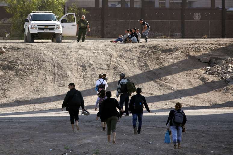 Migrantes na fronteira entre Ciudad Juárez (México) e El Paso (EUA) 
31/05/2019
REUTERS/Jose Luis Gonzalez