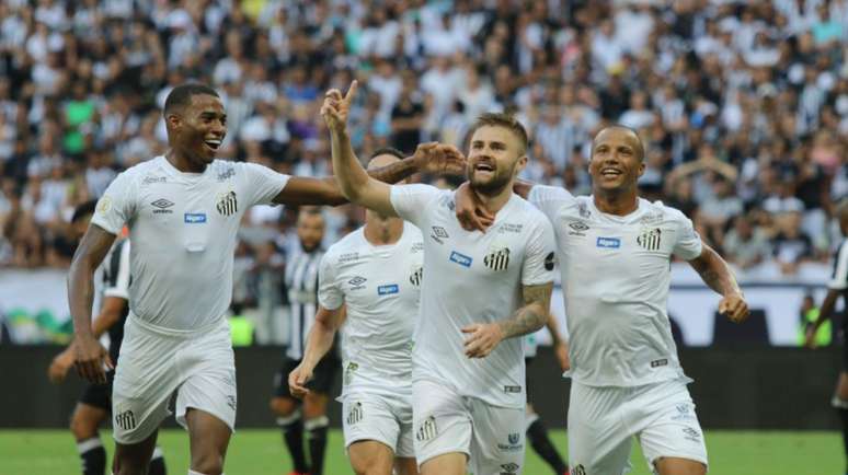 Sasha fez seu terceiro gol pelo Santos no Campeonato Brasileiro (Foto: Pedro Chaves/CBF)