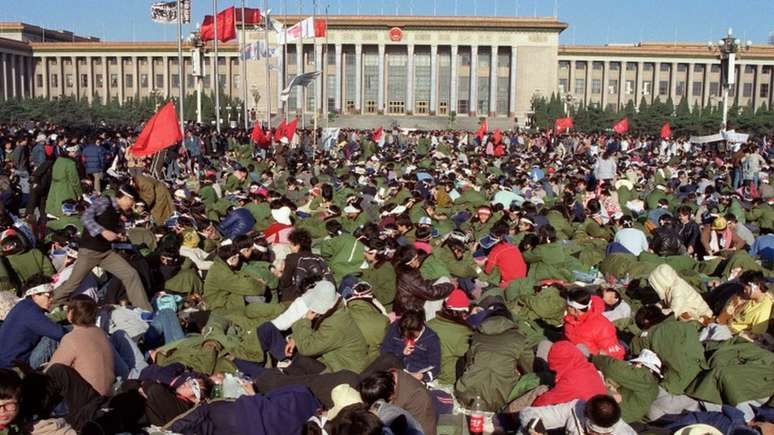 Estudantes fizeram greve de fome na Praça da Paz Celestial em maio de 1989