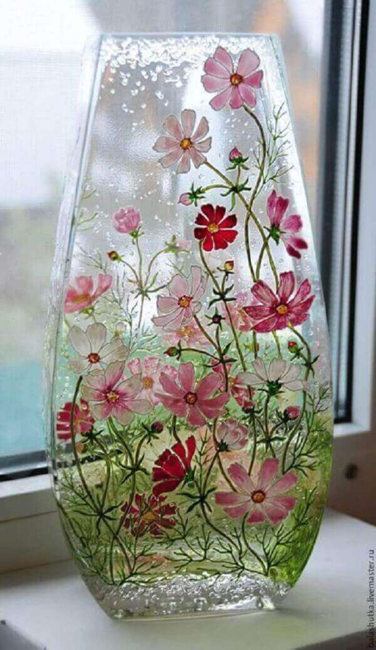61. Aplica&ccedil;&atilde;o de decoupage em vidro. Fonte: Pinterest